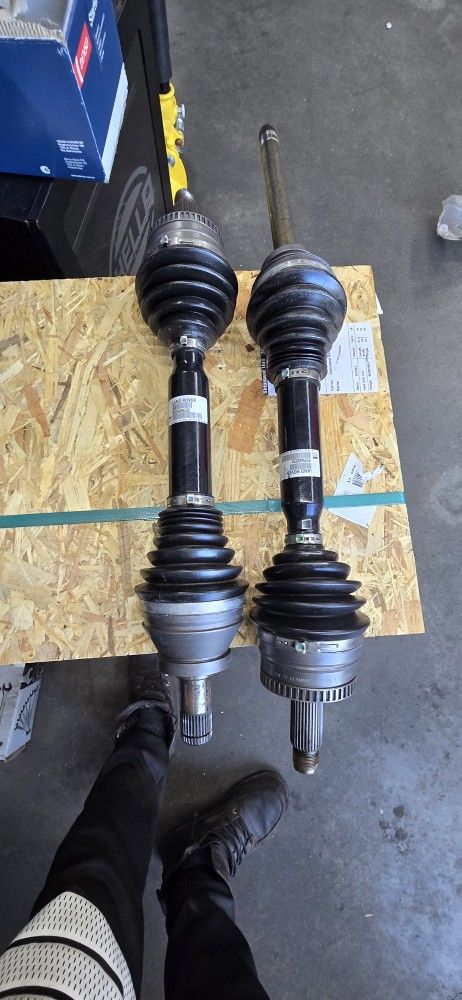 RANGE ROVER 2003 TO 2012 L322 Front Drive Shaft