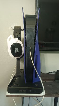 Purple PS5 with controller