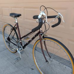 Vintage OLD SCHOOL 70"S. Road BIKE. NEW TIRES Freshly Túne Up 👌🏼