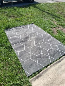 NICE  5 BY 7 AREA RUGS