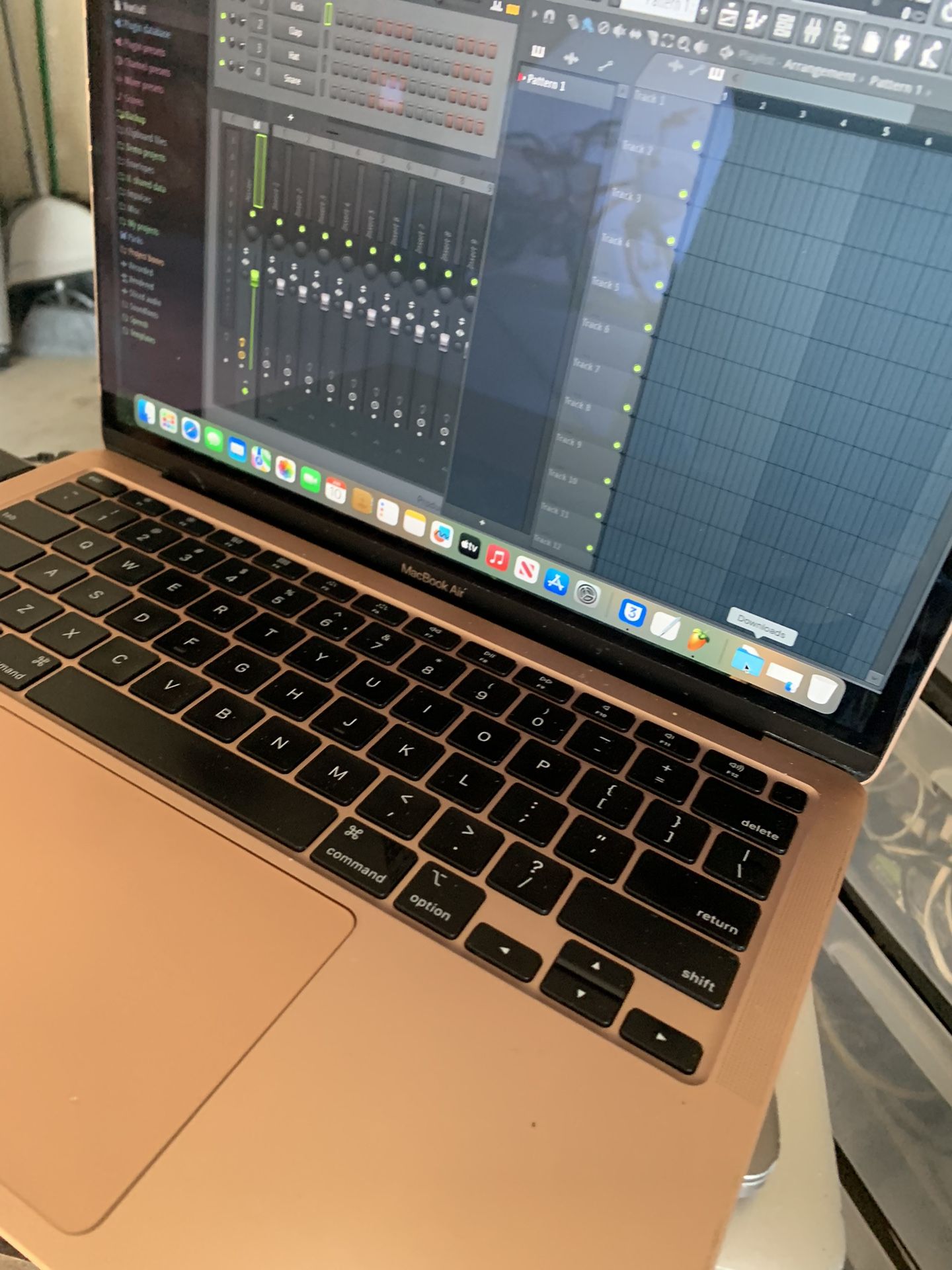 Music Producer 2020 MacBook Air $499 Fl Logic Garage Band Ableton