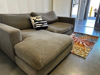 GRAY SECTIONAL COUCH W/ FREE DELIVERY
