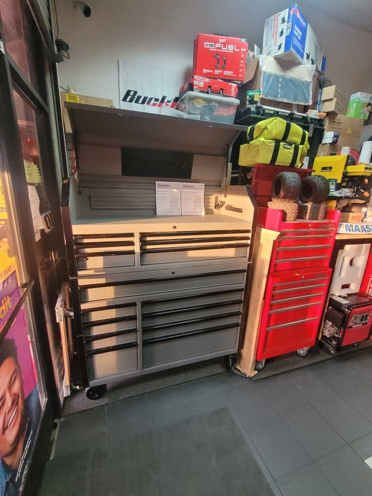 GREY & BLACK ROLLING TOOL CHEST