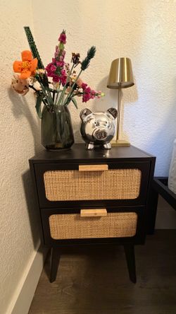 2 nightstands