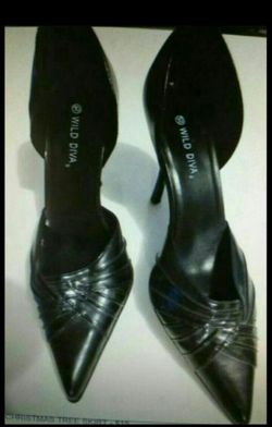 BRAND NEW BLACK HEELS