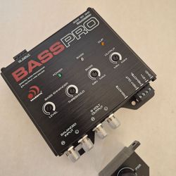 MASSIVE AUDIO DIGITAL BASS PROCESSOR WITH 9V LINEDRIVE OUTPUT