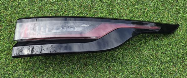 Land Rover Range Rover Velar Outer Taillamp 2017 2018 2019 2020 2021 2022 Right Side (Passenger) OEM