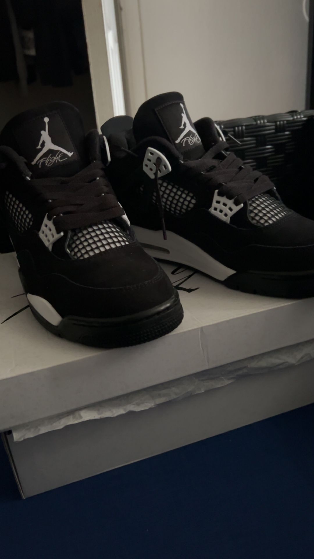 Jordans 4s white thunders