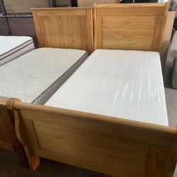 Twin size mattress, and boxspring and bed. Good condition free delivery.