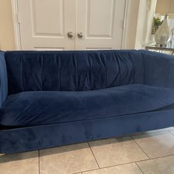 Blue Tuffled Sofa 🔥🔥🔥