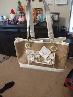 BRAND NEW LIZ CLAIBORNE PURSE