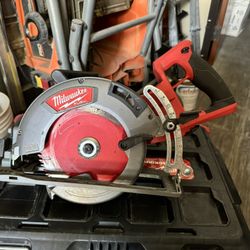 Milwaukee Fuel 7 1-4 Saw