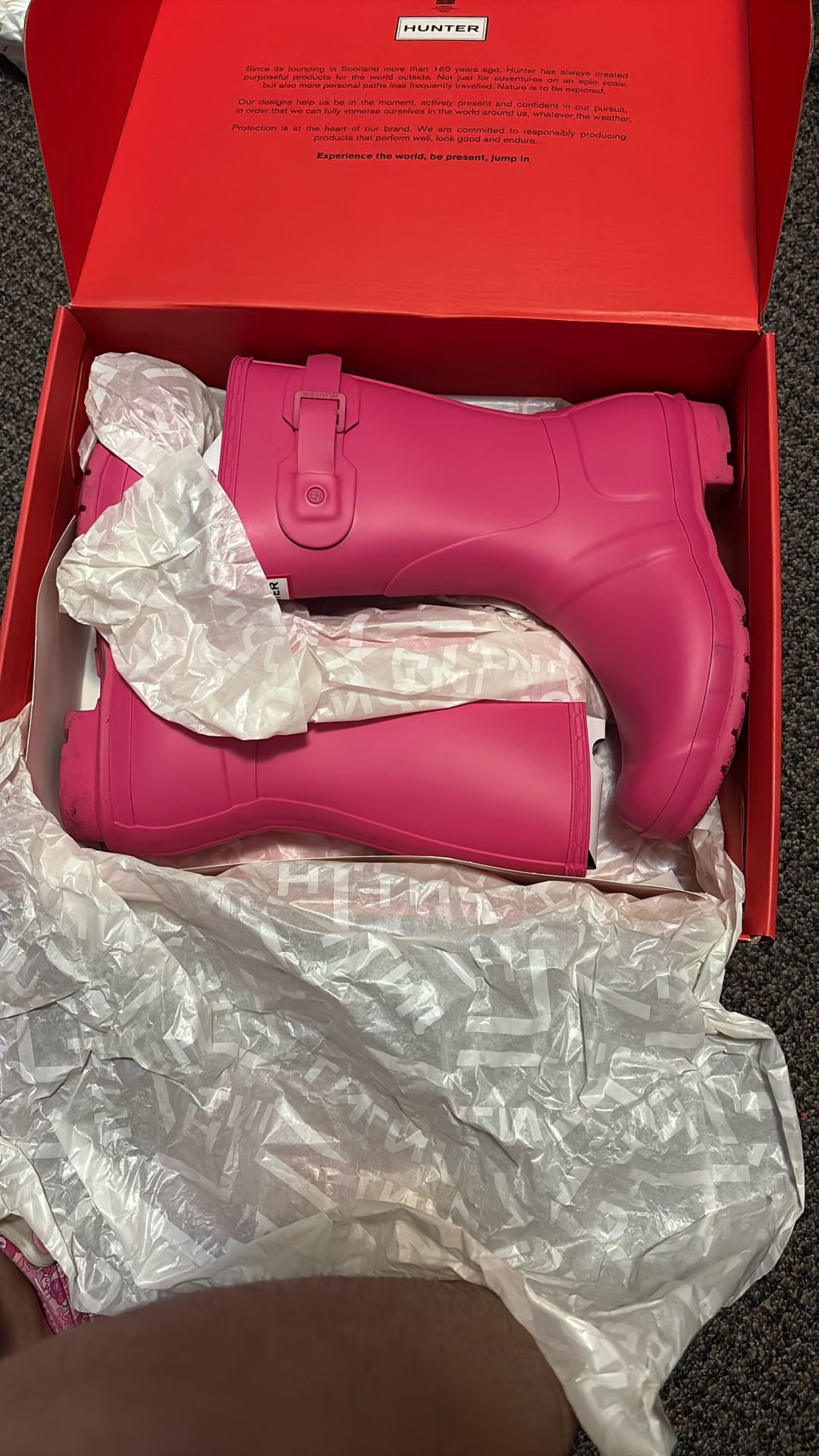 Women’s Size 7 Magenta Rain boots