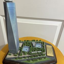 DANBURY MINT ONE WORLD TRADE CENTER NYC COMMEMORATIVE STATUE FREEDOM TOWER WTC