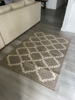 Rug 5.5’ X 3.5’