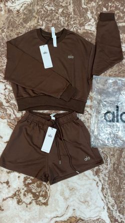 Alo women 2-Pce set , fleece crewneck & Short