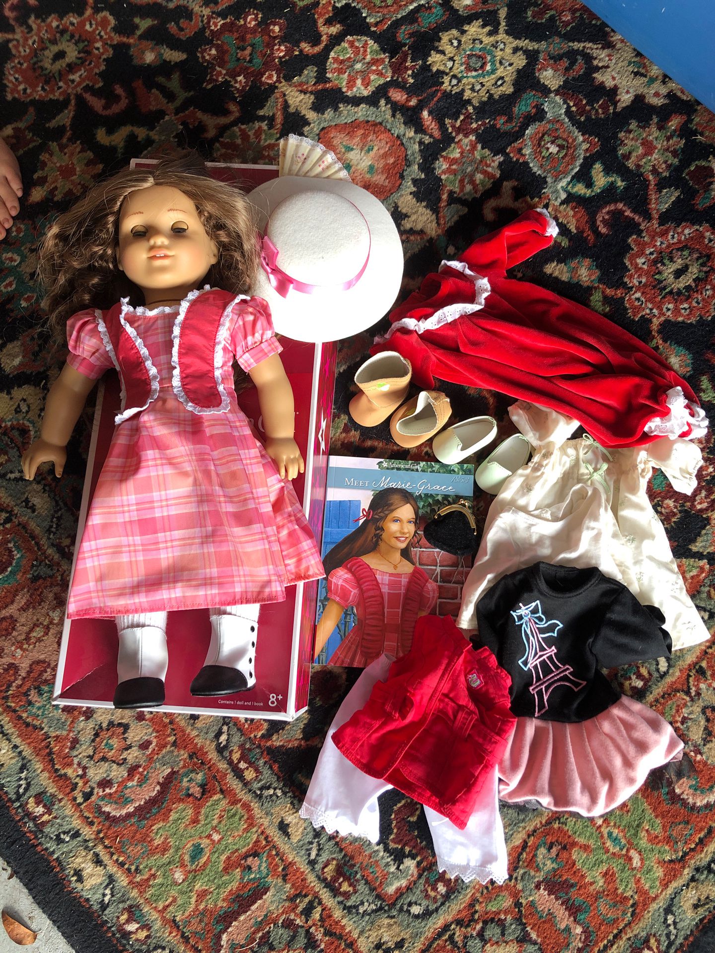 AMERICAN DOLL MARIE-GRACE. IN THR BOX. EXTRAS.