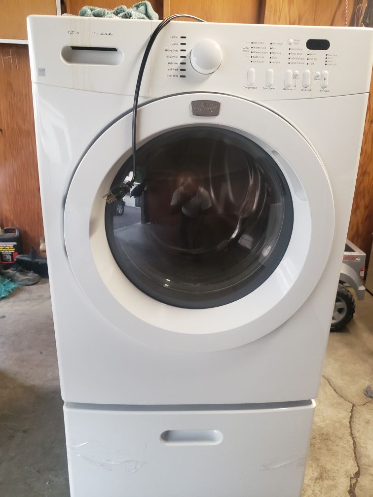 Washer and gas dryer