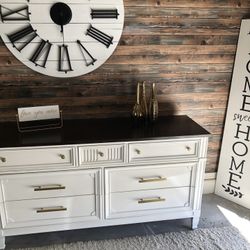 Beautiful Modern Style Dresser 