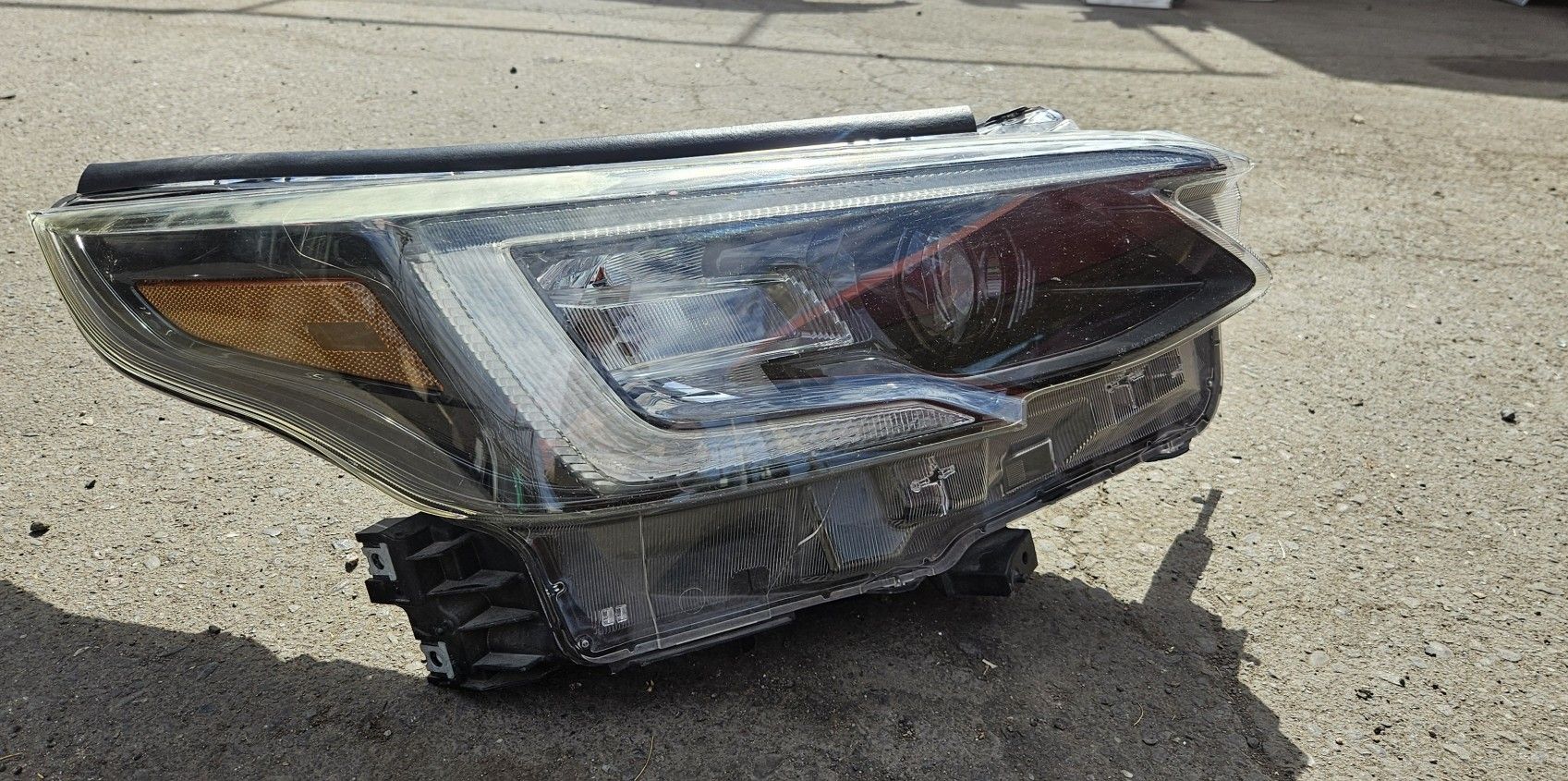 2020 -2022 SUBARU OUTBACK PASSENGER SIDE HEADLIGHT