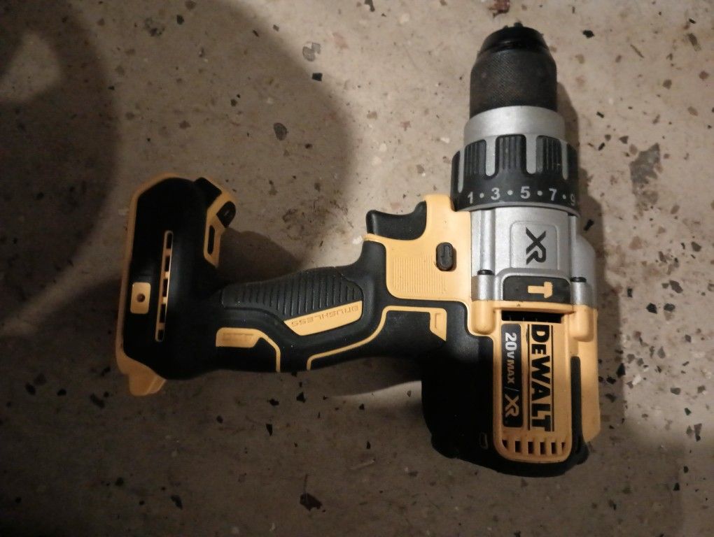 Like New DeWalt XR Cordless Drill