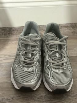 New Balance 740 Men US 8.5