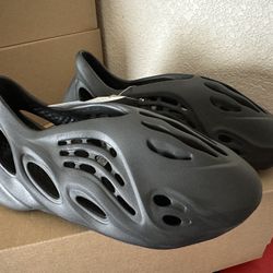 ADIDAS YEEZY FOAM RUNNER ONYX SIZE 10 , 11 , 15