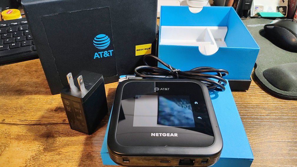Netgear Nighthawk M6 Pro 5G Wi-Fi 6e Mobile Hotspot Router AT&T