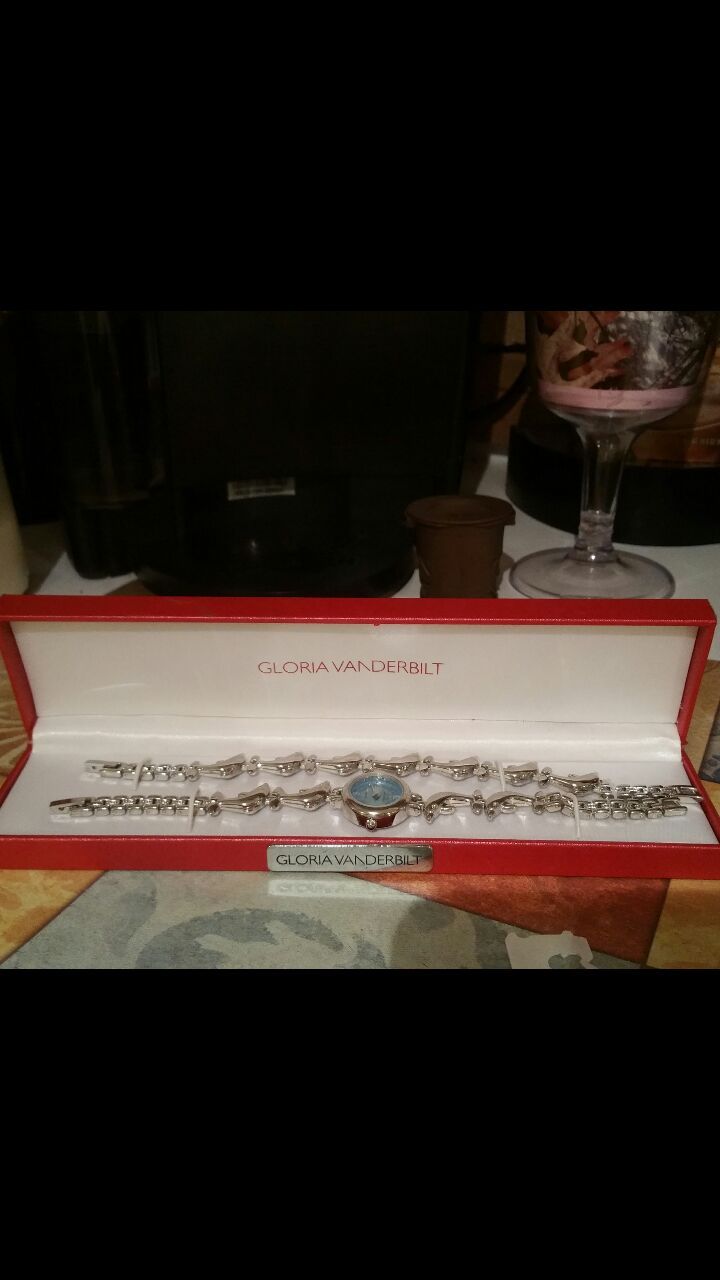 Gloria Vanderbilt dolphin watch & bracelet set New in box