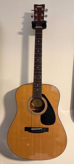 Yamaha acoustic guitar F325D