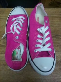Womans converse size 8.5