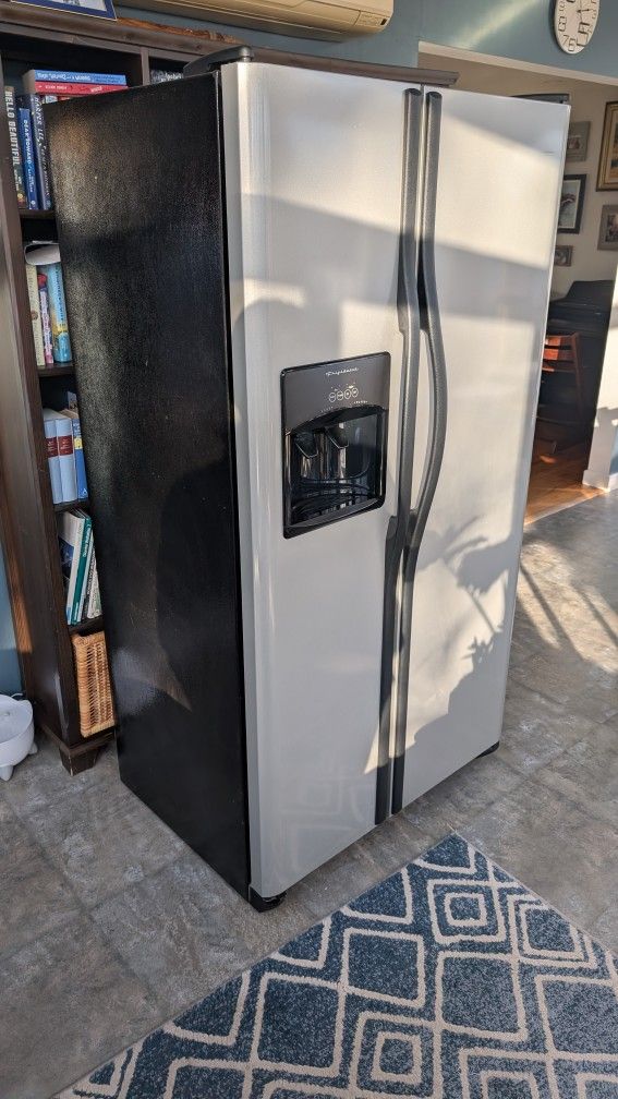 Frigidaire Refrigerator 