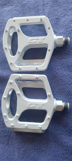 GT platform pedals