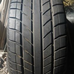 255/55R17 Kuhmo Tires (2) Rollers 