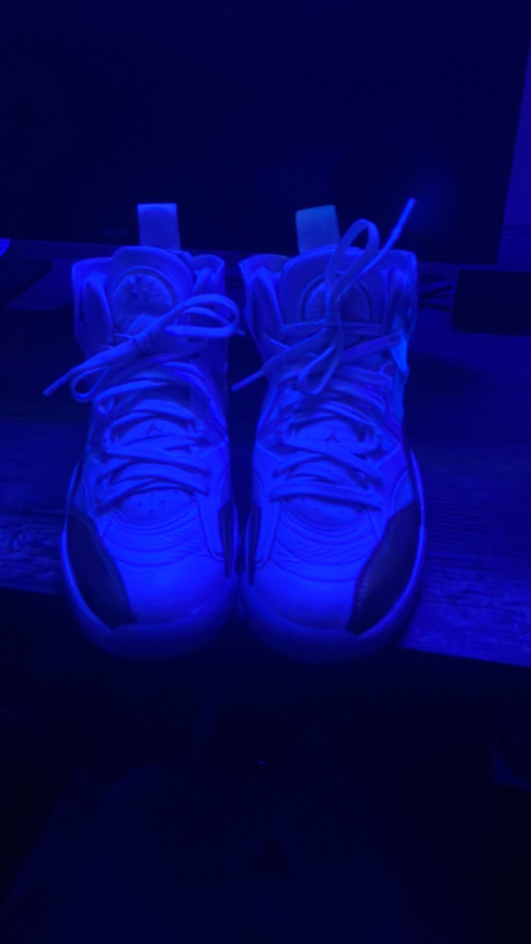 WMNS JORDAN JUMPMAN TWO TREY (DR9631-107) White-Metallic Gold