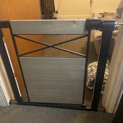 Metal baby gate