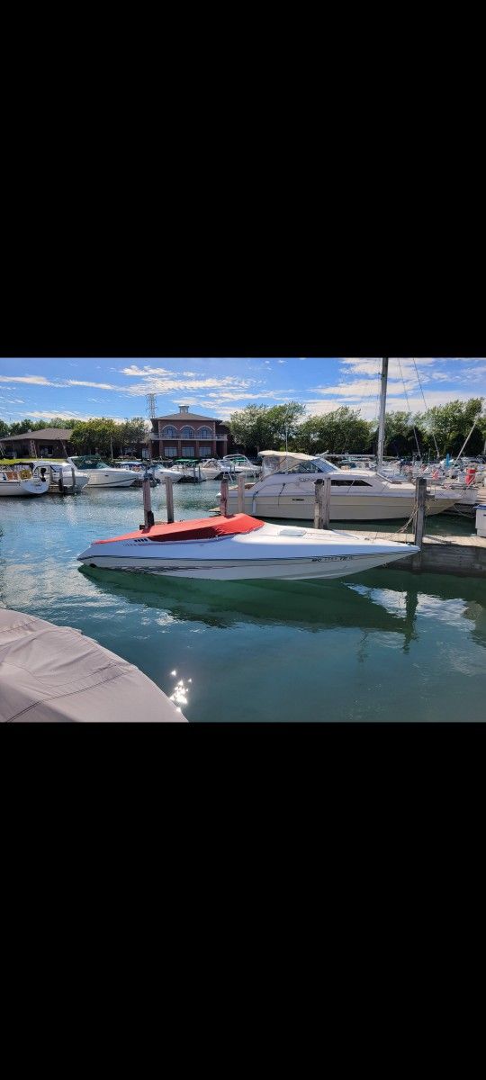 1992 Century 23 Ft Speedboat With Cuddy Cab