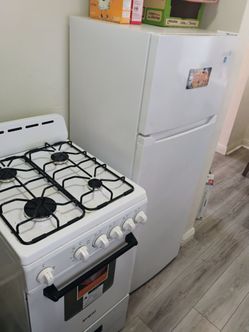 Stove and fridge bundle. Need to be gone by Friday!