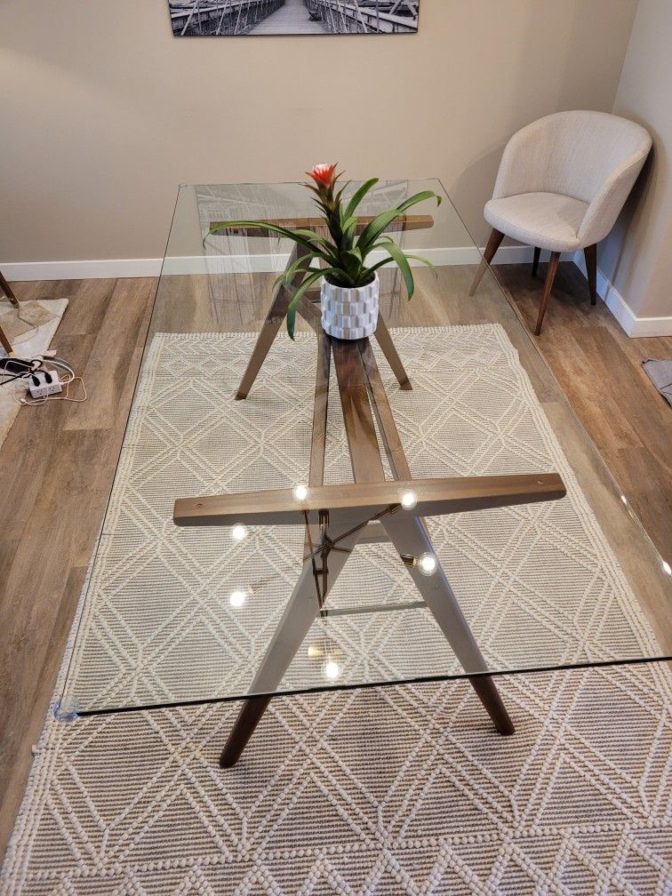 West Elm Mid-century Modern Dining Table In Pefect Condition