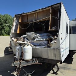2002 Fleetwood Prowler FREE