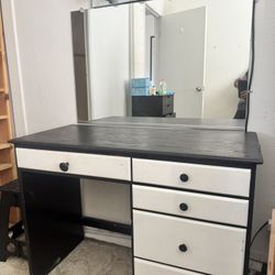 Vanity Desk With Large Mirror And Lights