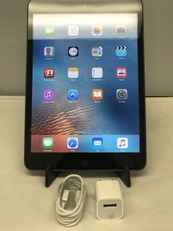 IPad mini 1st black 16gb mind condition with apple charger