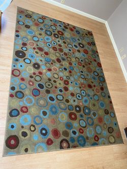 Area rug with rubber rubber backed pad