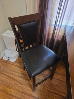 🍽️ Dining Set – Table + 4 Chairs – $300 OBO