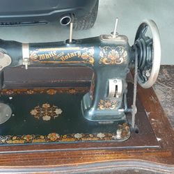 Antique White Rotary Sewing machine 