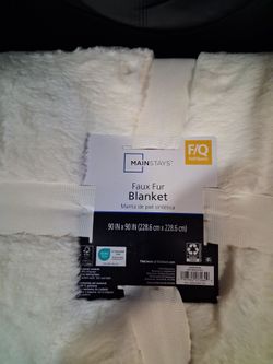 F/ Q white blanket