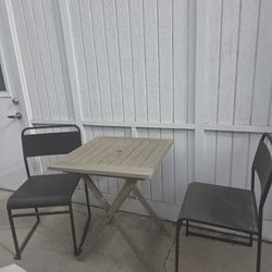 Pottery Barn I Outddor Foldable Table With Stackable Chairs