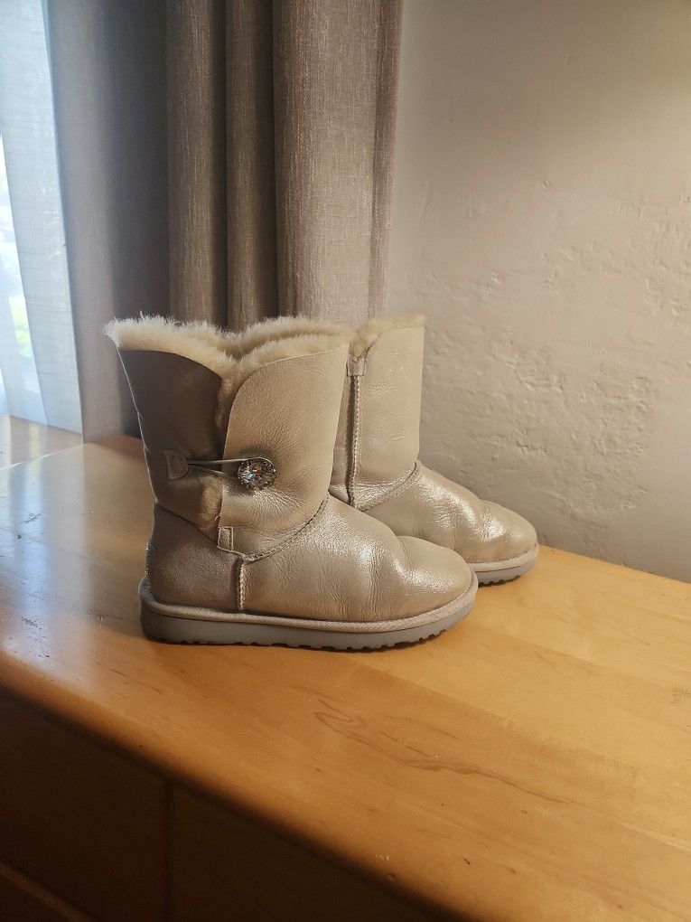 UGG Boots (Size 8 )
