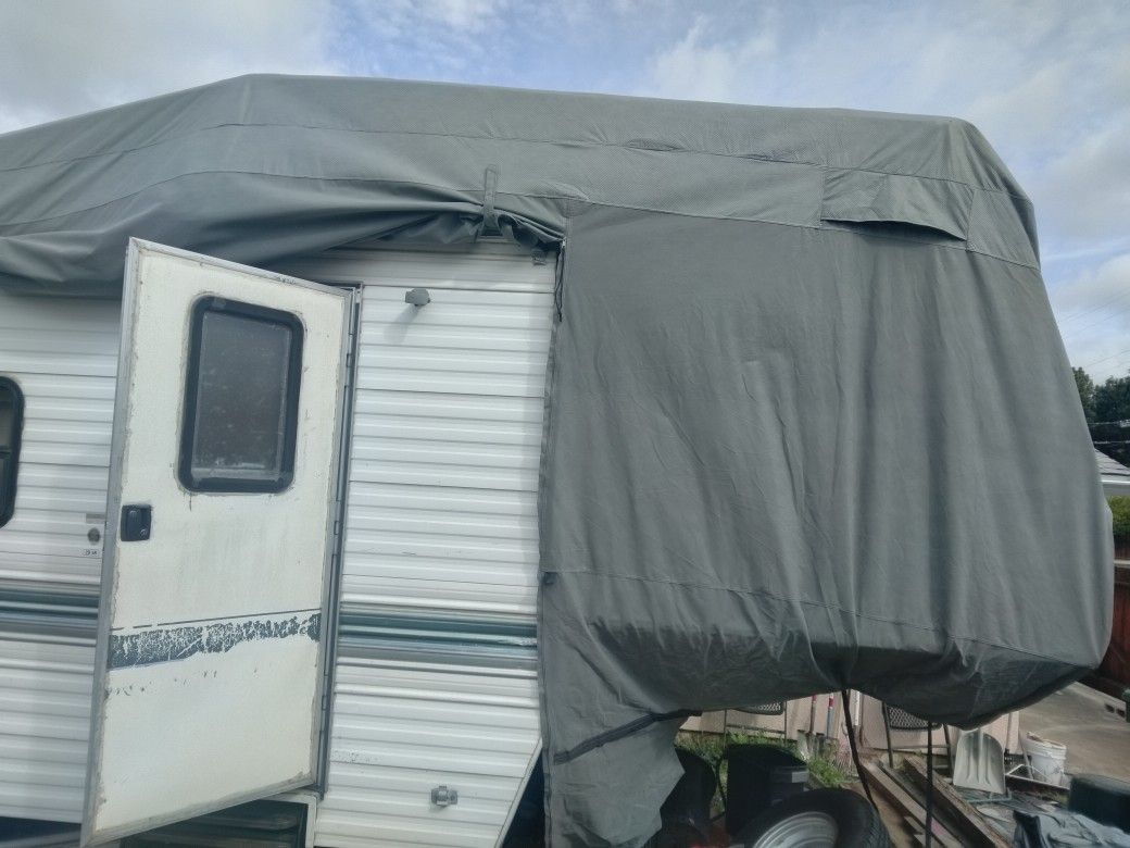 1993 Fleetwood Wildness 5th Wheel Trailer