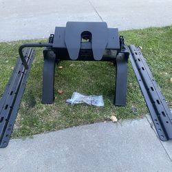 HUSKY 5th WHEEL HITCH